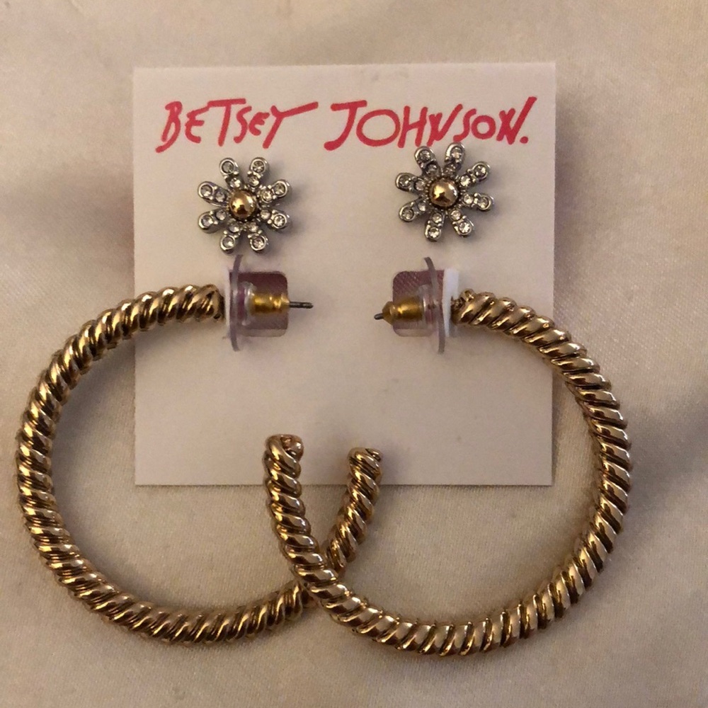 Betsey Johnson Some Bunnys Baby Daisy Studs & Gold Tone Hoop Earring Set NWT
